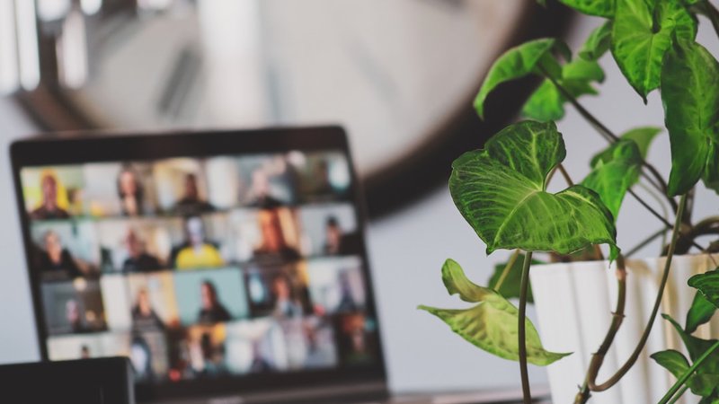 online meeting transcription ai laptop