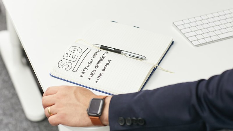 LP公開準備とSEO設定のイメージ