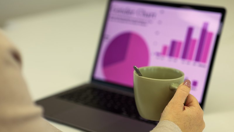 経理データを分析するイメージ